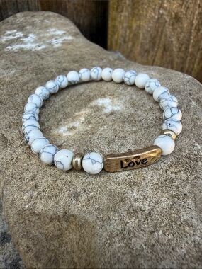 White Howlite 'Love' Beaded Stretch Bracelet